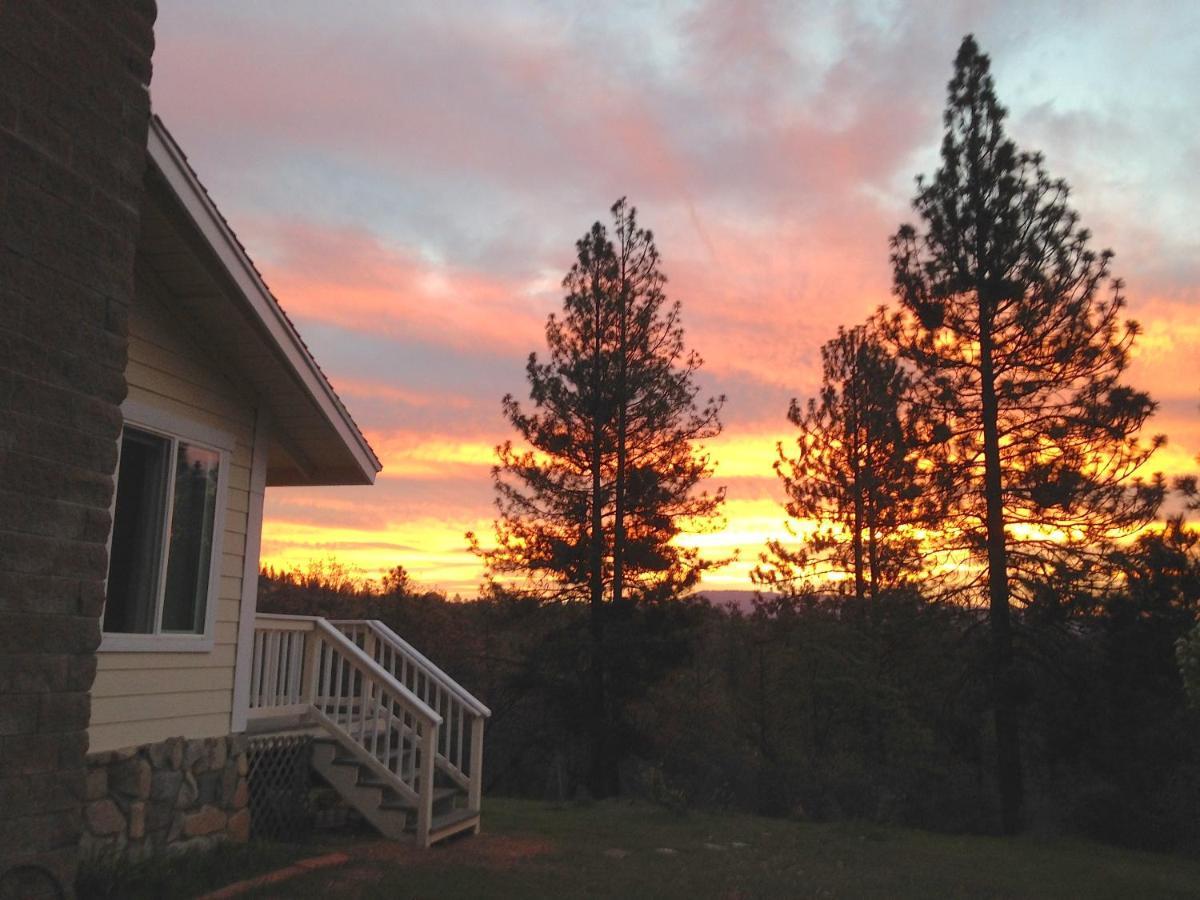 Black Oak Hill Vista Near Yosemite - Mountain Views & Starry Night Sky Mariposa