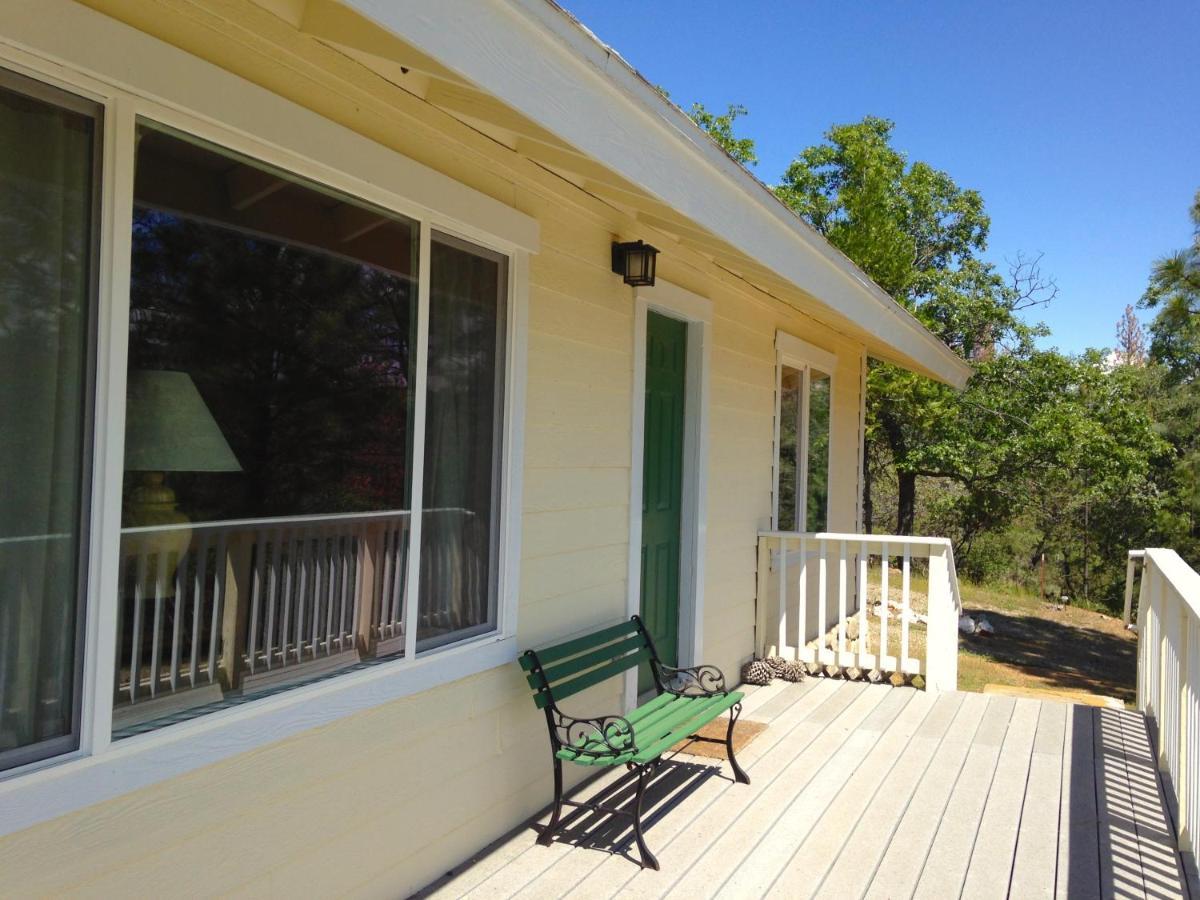 Black Oak Hill Vista Near Yosemite - Mountain Views & Starry Night Sky Mariposa