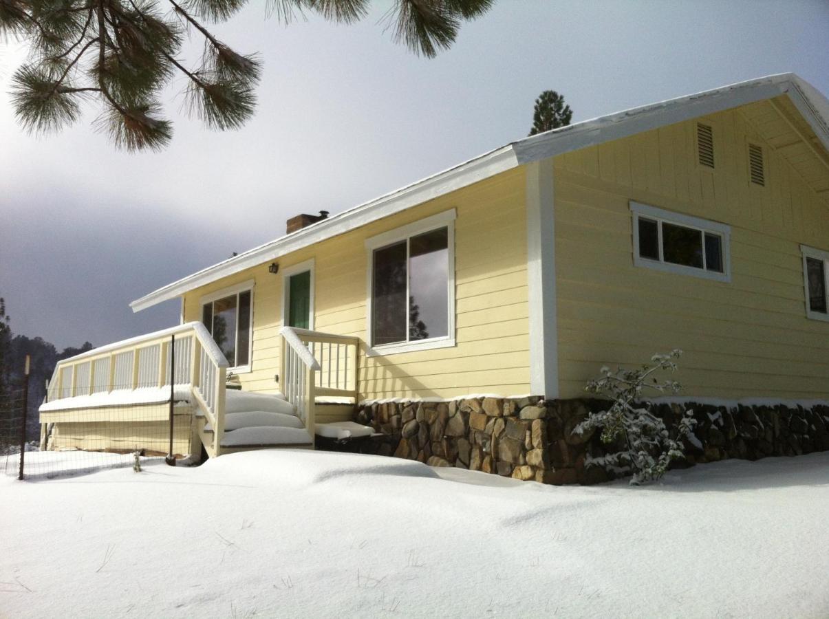 Black Oak Hill Vista Near Yosemite - Mountain Views & Starry Night Sky *